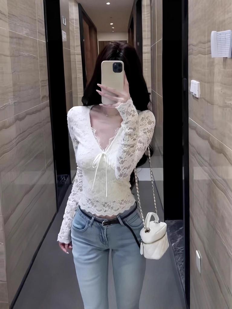 Women's Autumn/Winter White V-Neck Lace Velvet Lined Slim-Fit Top