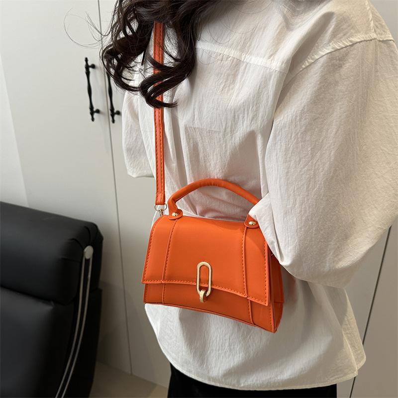 This Year's Popular Bag Women's 2025 New Autumn Fashion Niche Handbag Simple Fashion Shoulder Messenger Bag Women