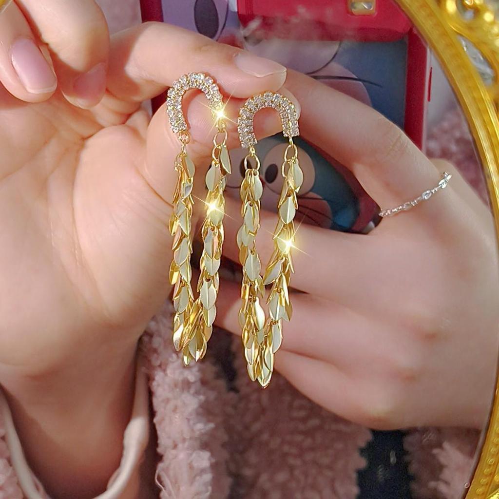 Eleganckie Europejskie i Amerykańskie Kolczyki z Długimi Chwostami - Modny, Luksusowy i Wszechstronny Design dla Kobiet