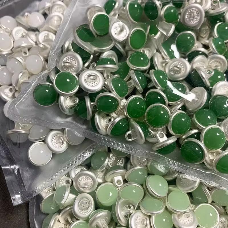 10 teile/los Schöne Jewel Tasten Edelstein Glanz 10mm Runde Kleine Schaft Tasten Bluse Rock Nähen Zubehör