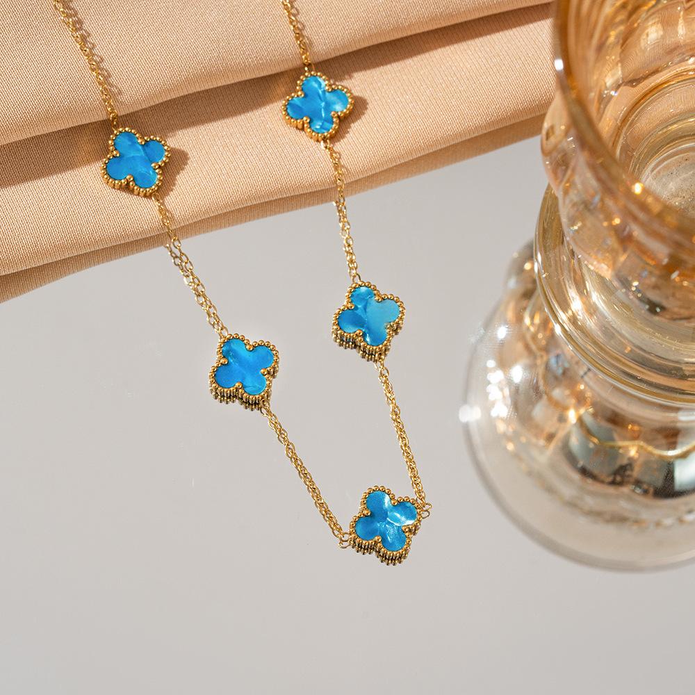 

Ожерелье из четырехлистного клевера из высококачественной титановой стали, которая не выцветает и излучает ощущение роскоши.. Это высококачественный аксессуар.