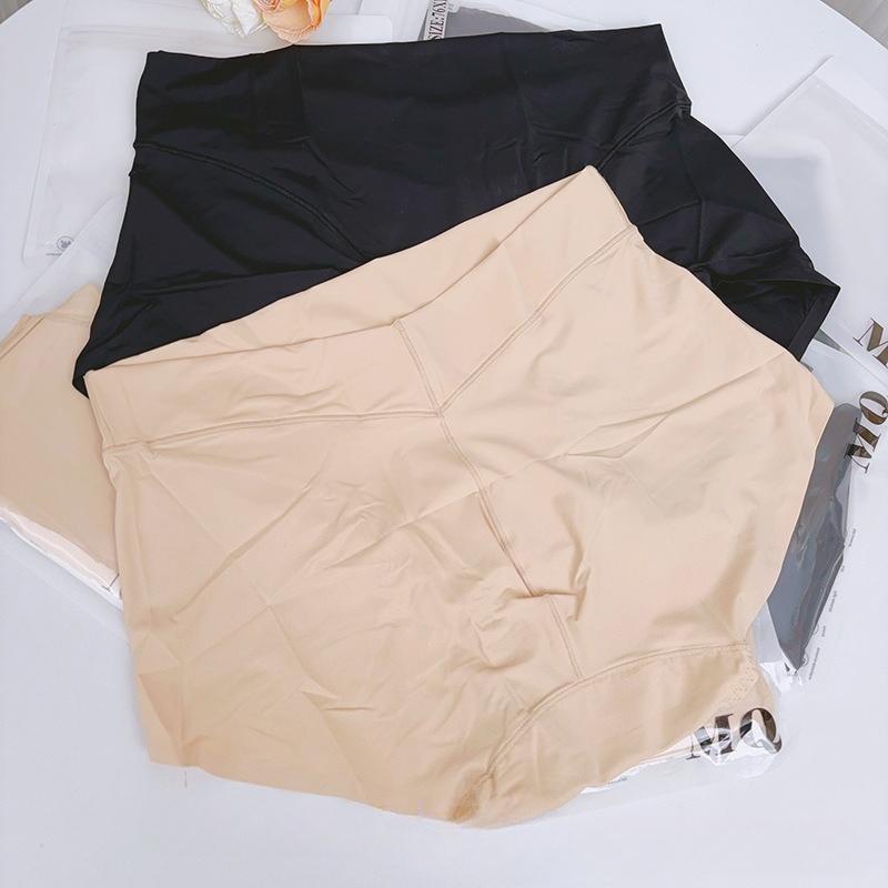 Women's Skin-friendly Mid-waist Seamless Underwear with A Comfortable Graphene Crotch and A Great Stretch