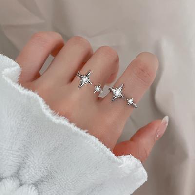 Vier-Ecken-Stern Funkelnder Ring, Hochwertiger personalisierter verstellbarer Schmuck mit einer offenen Fassung.