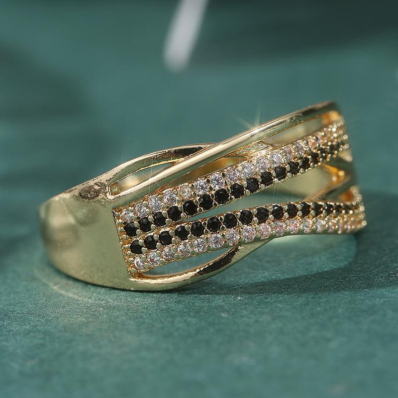Black/clear Synthetic Zirconia Fashion Waves Shaped Ring for Women's Classic Golden Plated Banquet Festival Jewelry Accessories