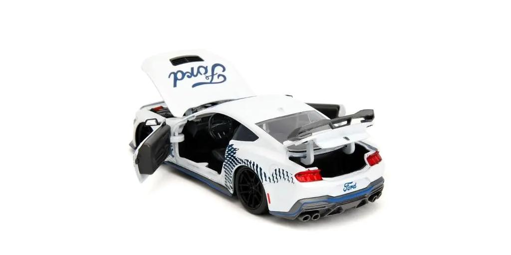 Kyosho JADA TOYS Scara 2024 Ford Mustang Dark Horse Produs Finit JADA35279 1/24 Alb/Grafică