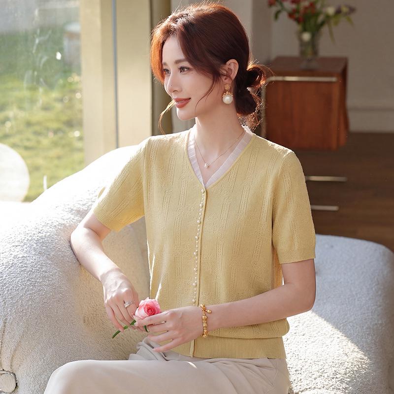 

Elegant Lace Embroidered Short-Sleeve Knit Top for Women - Age-Defying Ice Silk Blouse L (80-100 lbs) жовтий
