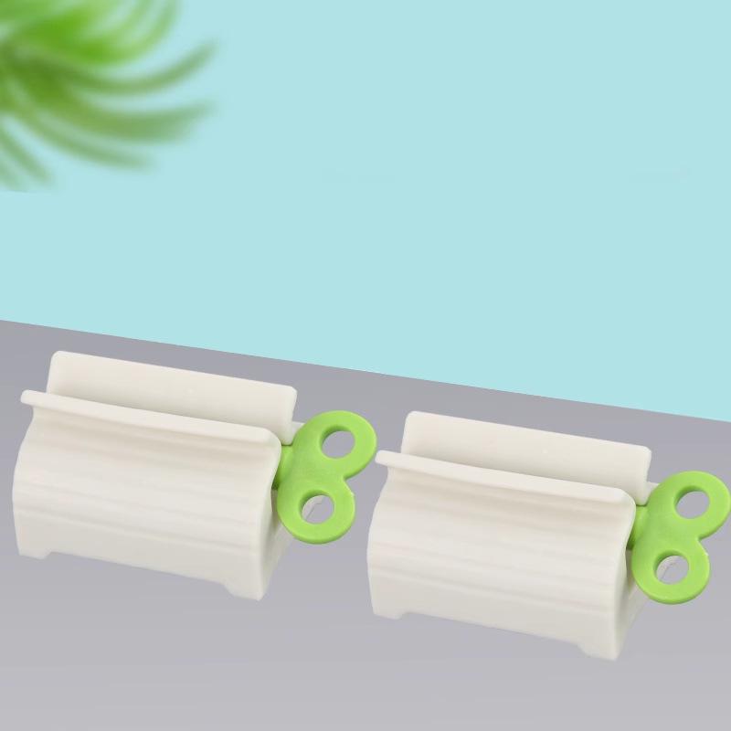 

Автоматический выдавливатель зубной пасты и очищающего средства