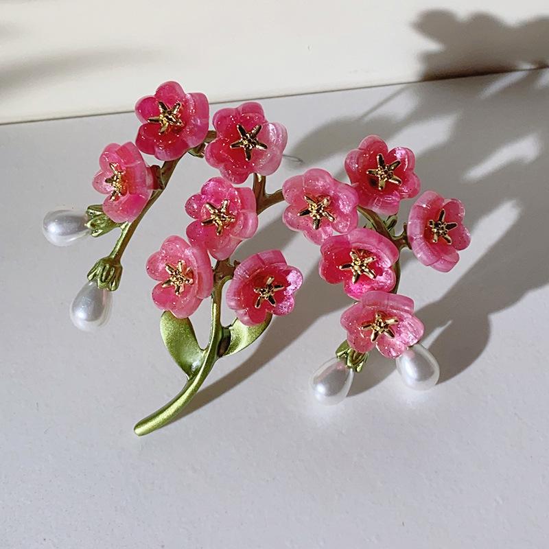 

Ethnic Style Cheongsam Brooch: Pink Floral Forget-Me-Not Corsage - Perfect Valentine s Gift