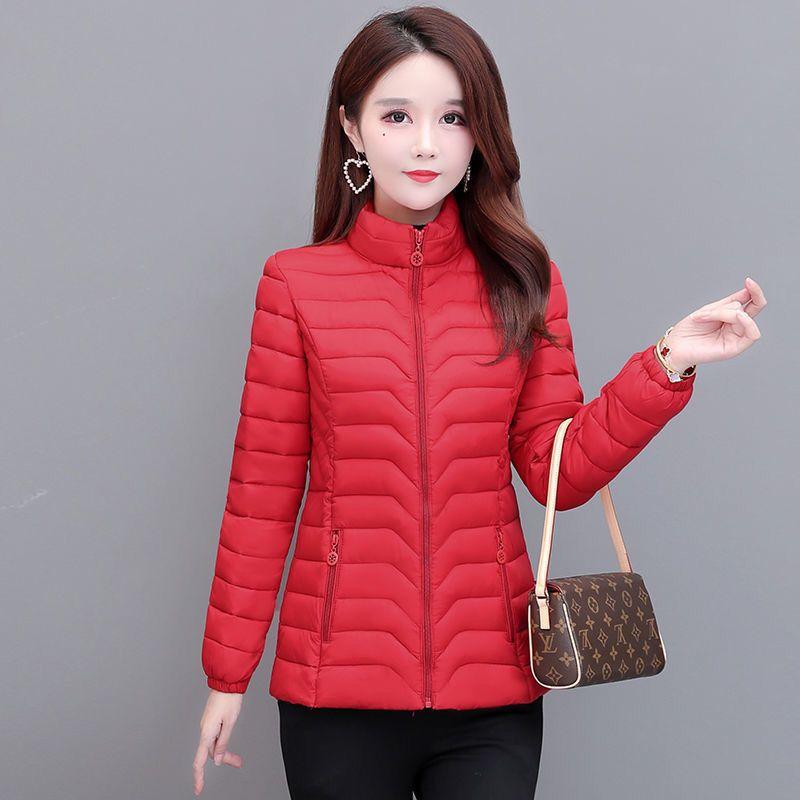 Nouă haină scurtă din bumbac Palton ușor și subțire din bumbac pentru femei pentru vârsta mijlocie și bătrânețe Palton cald cu guler în picioare Palton mic din bumbac al mamei