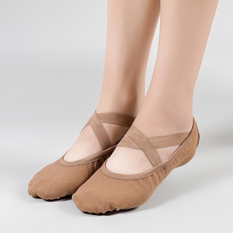 

Танцювальне взуття Жіноче м’яке дно Практична повна еластична тканина Верблюжого кольору Дорослі класичні дитячі танцювальні формальні балетні туфлі з котячими кігтями 43 темно-коричневого кольору