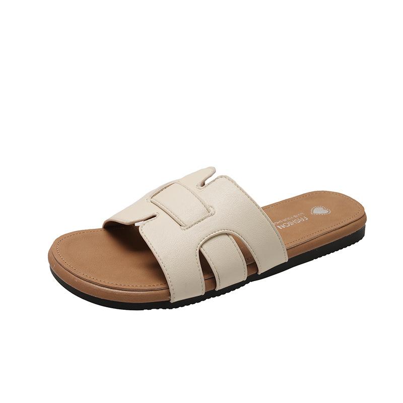 Versatile summer white outer slippers girl 2025 new niche fashion woven beach one-word drag fairy sandals