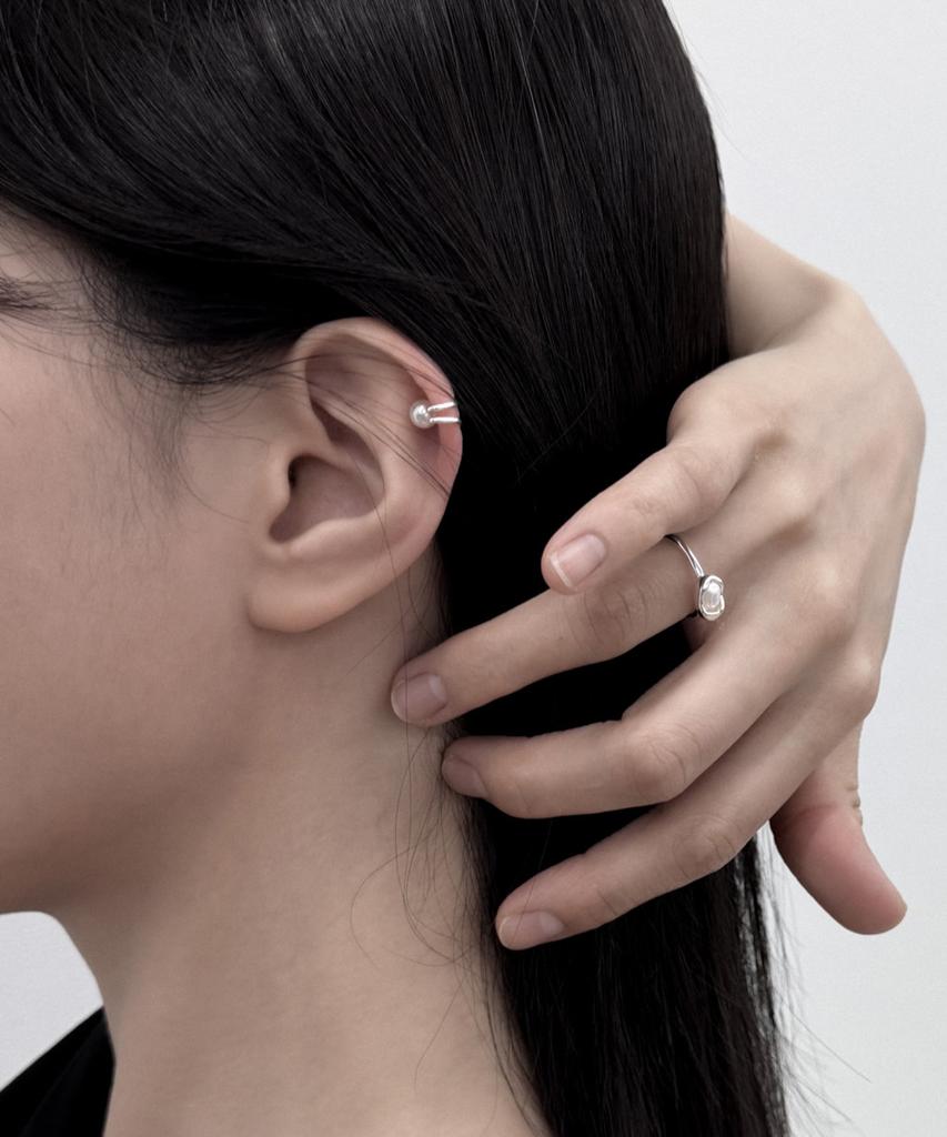 Knosis [925 Silver] Sway Pearl Ear Cuff