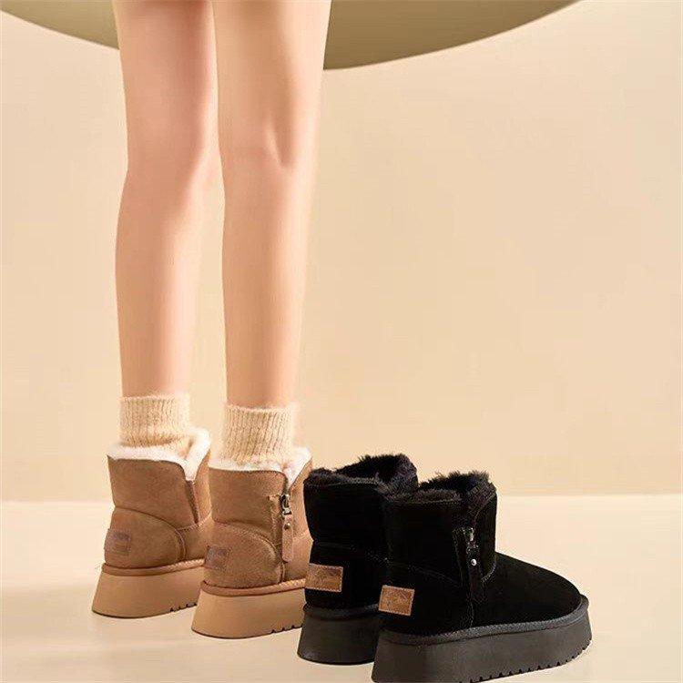 Thick-soled plush snow boots are warm, plush and thickened cotton boots are thickened, and cotton shoes are worn outside Northeast China.