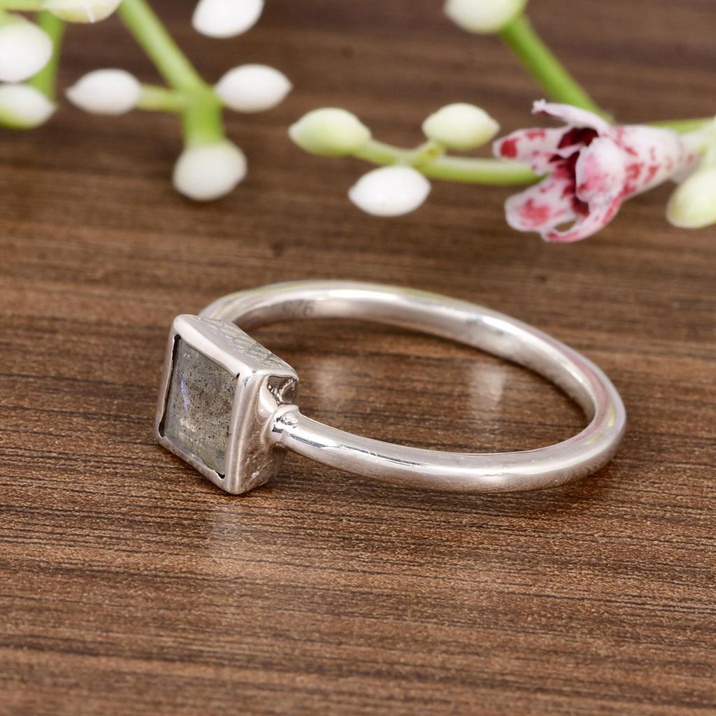 Minimalist Labradorite Square Ring – Natural Labradorite Gemstone Ring – Sterling Silver Stackable Ring – Handmade Dainty Jewelry – Gift for Her