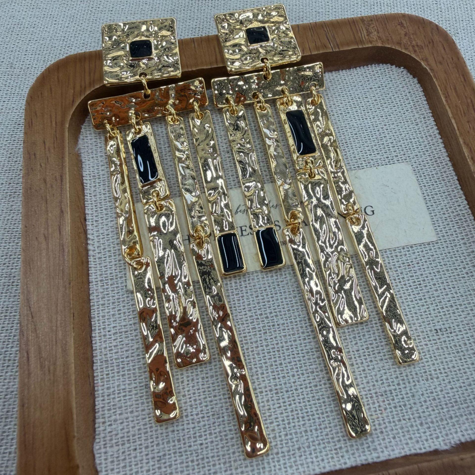 

Wind Electroplated 18K Real Gold Long Line Large Earrings Fashionable Exaggerated Metal Wind Texture Personalized Earrings