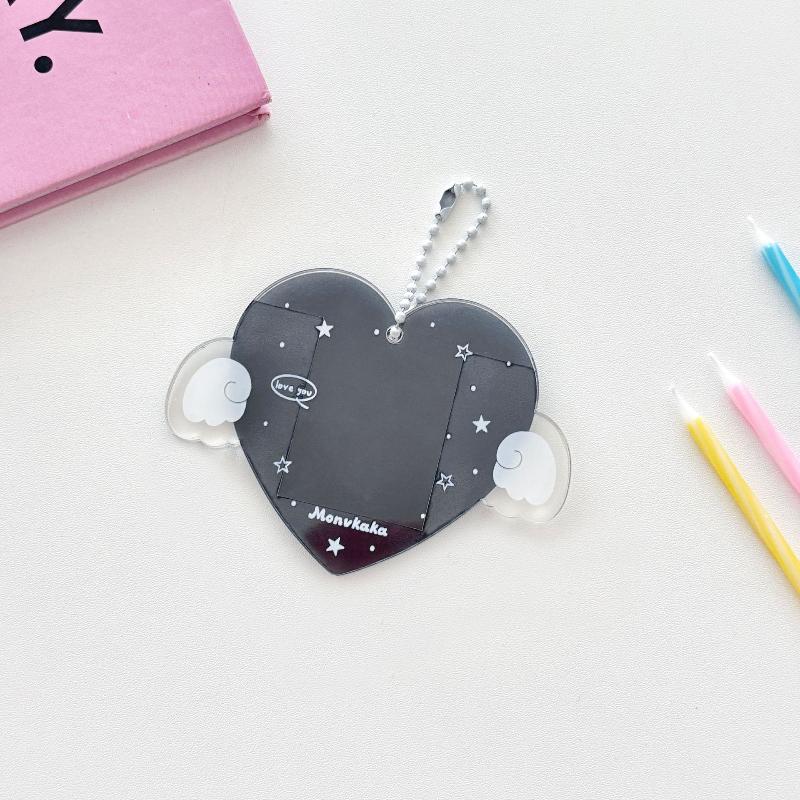 

Style Korean Y2K Heart Wings Hard Card Folder Brick Acrylic For 1 Inch Id Photo Storage Display Pendant Keychain Ornaments as the picture