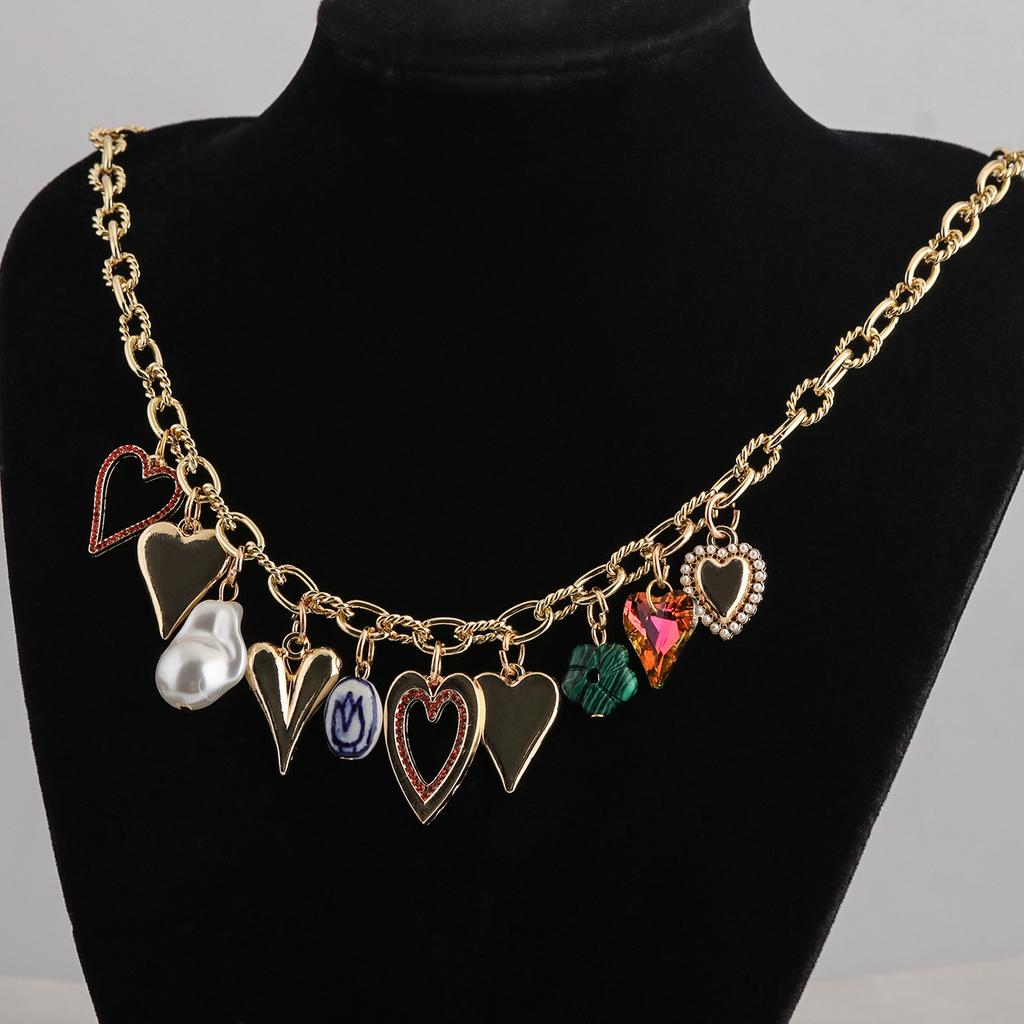 Boho Gold Multi-Anhänger Halskette Bunter Herzanhänger Verstellbare Kette Sommer Strandurlaub Schmuck für Frauen Geschenk