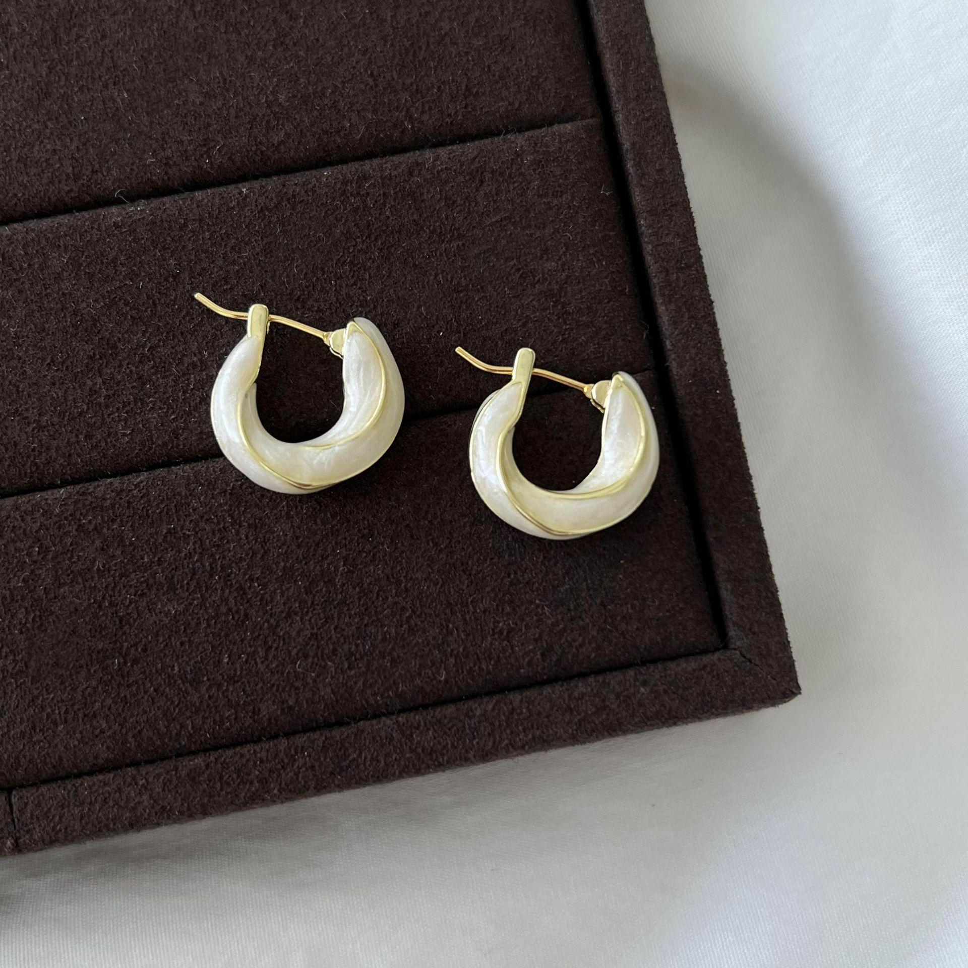 

Металлические геометрические каффы с переплетением: Элегантные ретро серьги в стиле легкой роскоши