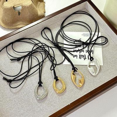 Retro Alloy Pendant Necklace with O-Shaped Chain