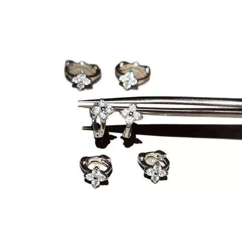 Ins Edge Four-Leaf Clover Micro-Inlaid Stud Ear Cuff Earrings: Shiny and Trendy Ear Bone Design