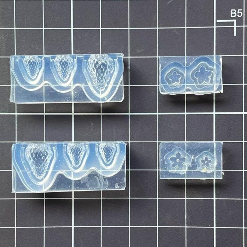 Handmade Epoxy Mold DIY 3D Strawberry and Leaves Silicone Mold Crystal Resin Crafting Tool Project Epoxy Cake Decoration