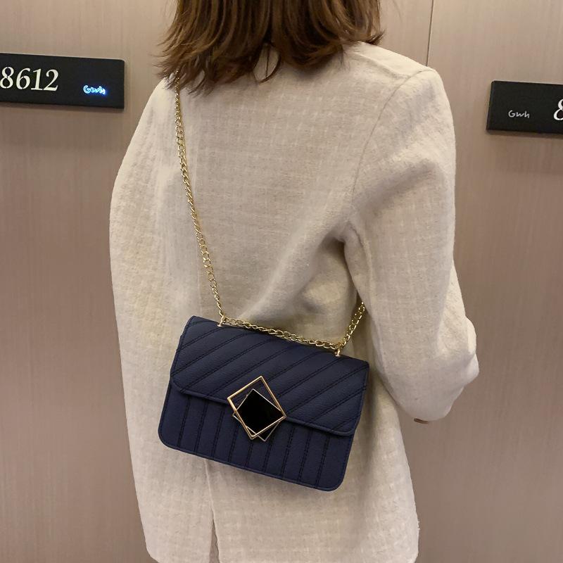 

Сумка с узором личи женская 2025 новая цепочка красивая маленькая квадратная сумка иностранная текстура универсальная классическая на плечо сумка-мессенджер чёрный