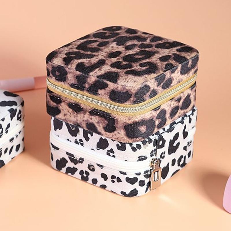 Portable Leopard Print Jewelry Pouch Trendy Leopard Print Jewelry Carriers Soft Storage Case for Business and Leisure