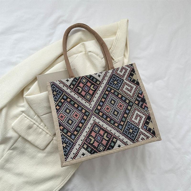 

Versatile Fashion Tote Bag With Unique Stitching Detail Available In Multiple Vibrant Colors чёрный