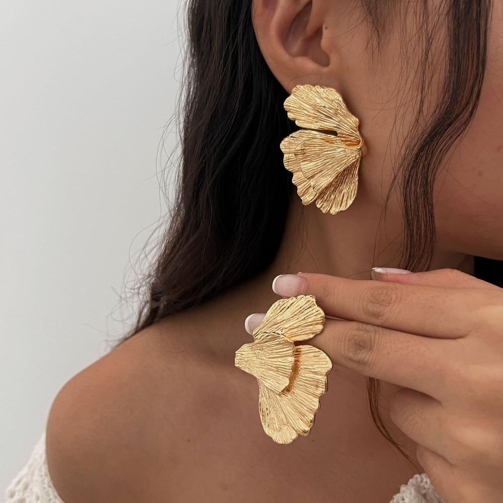 Lightweight Flower Earrings Alloy Ear Jewelry Exquisite Ear Studs  for Women