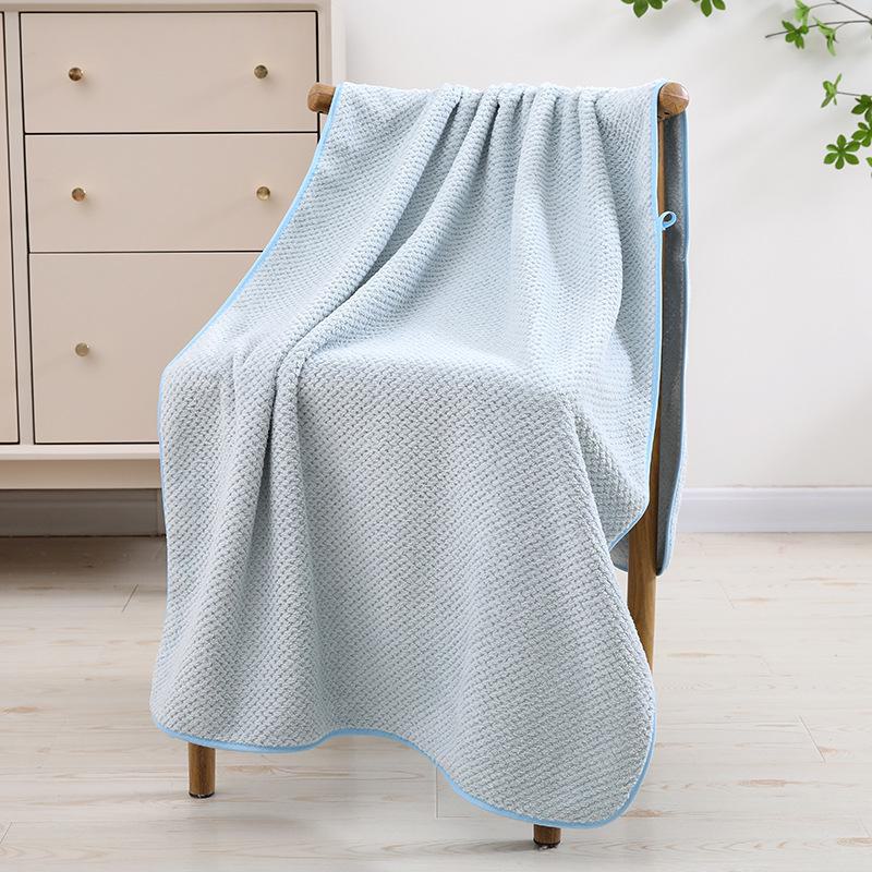 Tilpasset Broderi Fortykket Korallfleece Håndkle: Absorberende Bade-, Trenings- og Bassenghåndkle