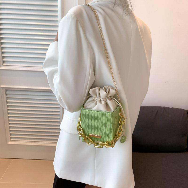 Trendy And Fashionable Pu Bucket Bag For Women With Soft Texture And Chain Strap