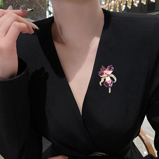 Brooch Pin Three-Dimensional Iris Flower Design Lightweight Alloy Pin with Cubic Zirconia Golden-Plated Edging Suit Coat Dress Scarf Sweater Badge