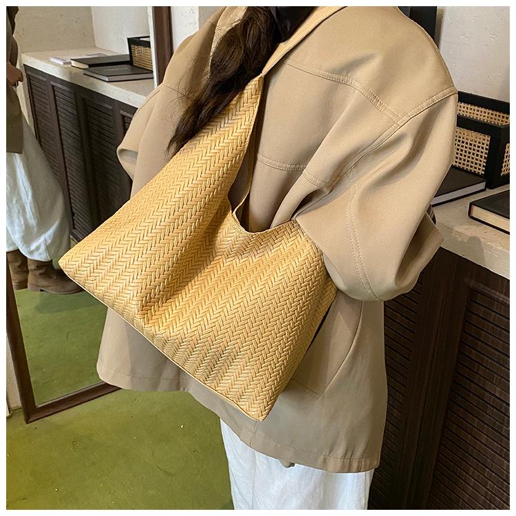 Women's Retro Woven Underarm Crossbody Tote - Solid Color Versatile Handbag