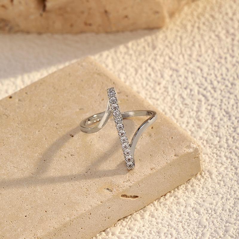 Simple And Luxurious Gold Wave Ring For Women Versatile Electroplated Jewelry Accessory