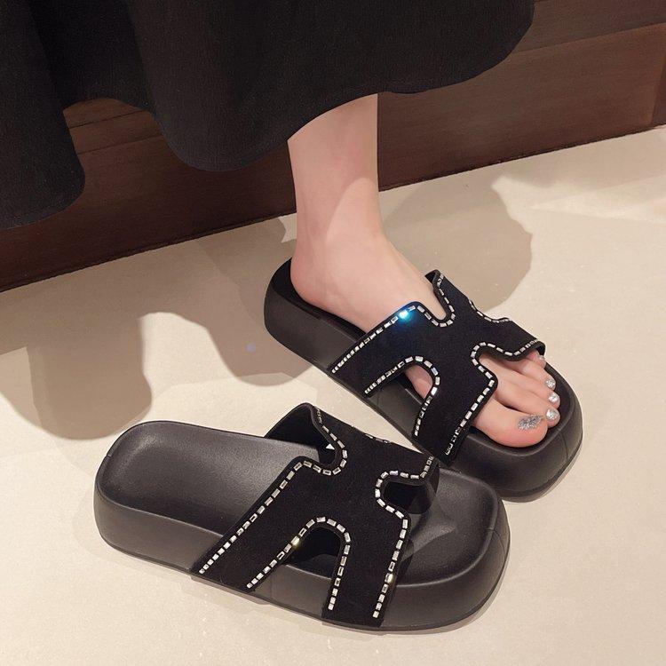 Wear a Word Drag Women 2025 Spring and Summer New Rubber Rhinestone Fashion Thick Bottom Casual Internet Celebrity Casual Flat Bottom Slippers