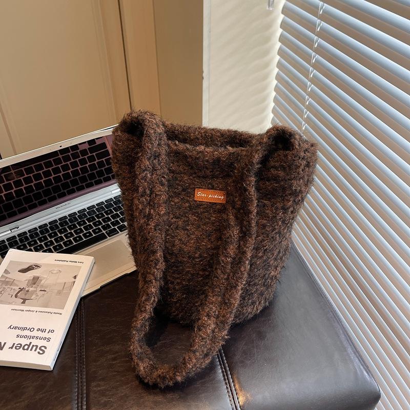 

Осенняя новинка, ретро плюшевая сумка-ведро большой вместимости, универсальная на плечо, нишевая повседневная сумка-мессенджер