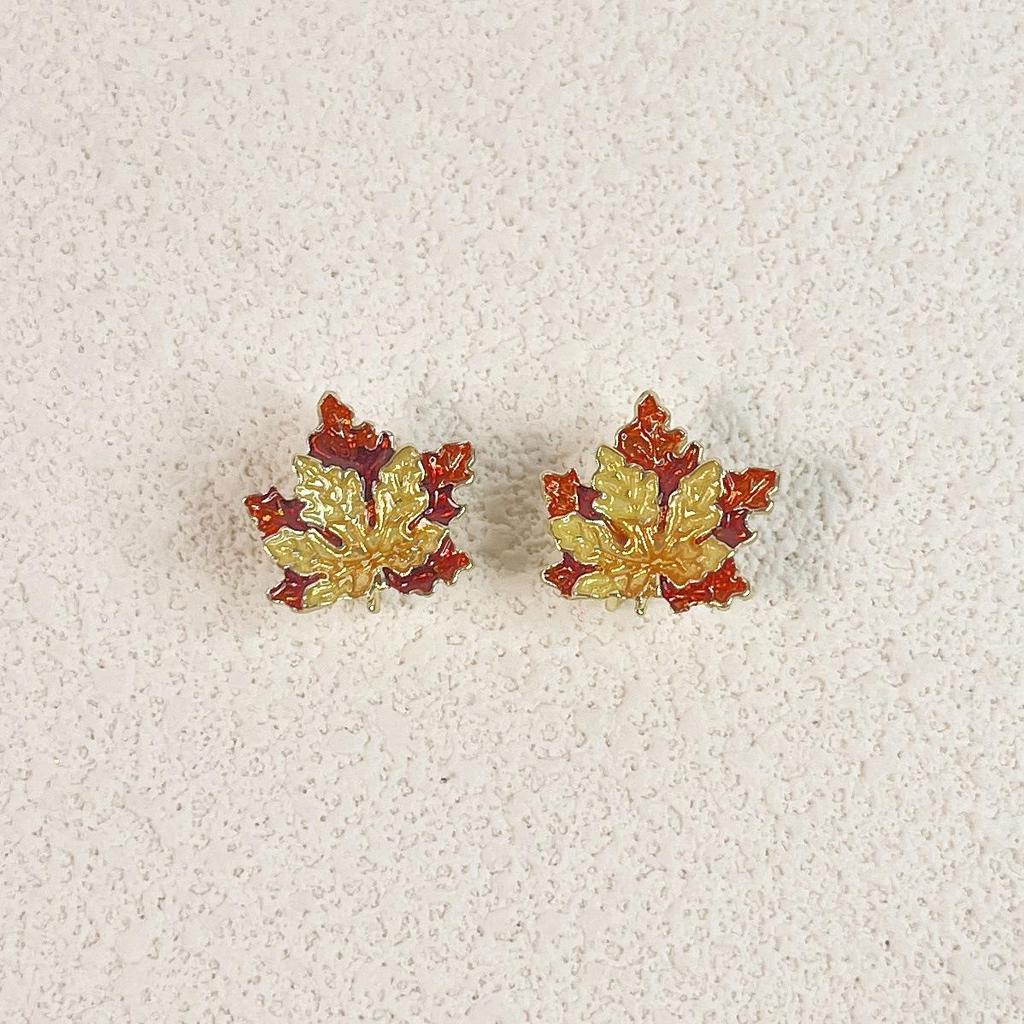 Vintage French Pearl No-Pierce Earrings: Elegant Luxury Clip-ons for Women