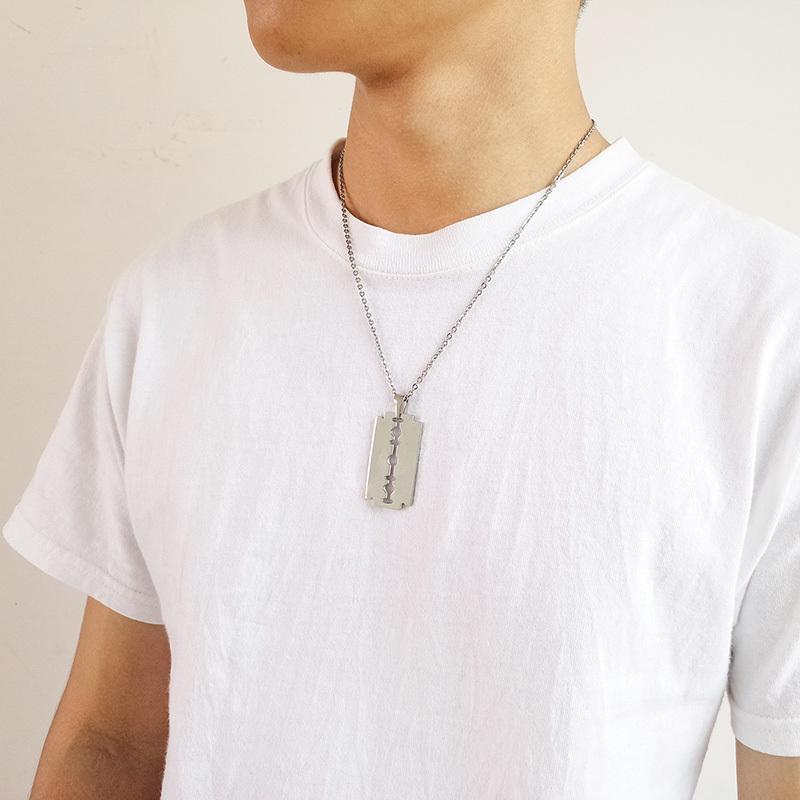 Stilvoller Doppelkanten-Rasierklingen-Anhänger für Herren Halskette Edelstahl Lässiger Herrenhalsband Geschenke Mit 20"/24" Kette