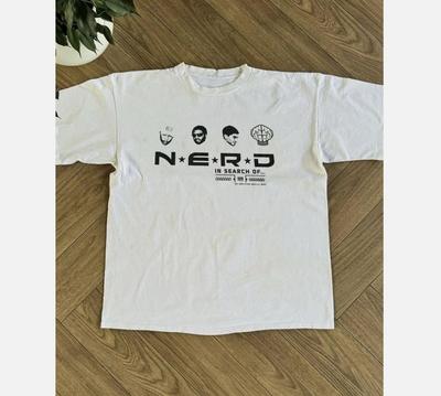 Nuovi Abbigliamento Pharrell Williams N.E.R.D. Alla Ricerca Di… T-Shirt Unisex T-Shirt