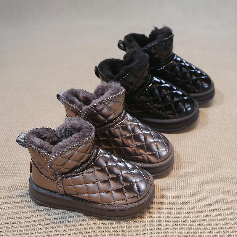 In the winter of 2025, the new casual velvet thickened snow boots women's leather student short boots cotton shoes are fashionable and versatile