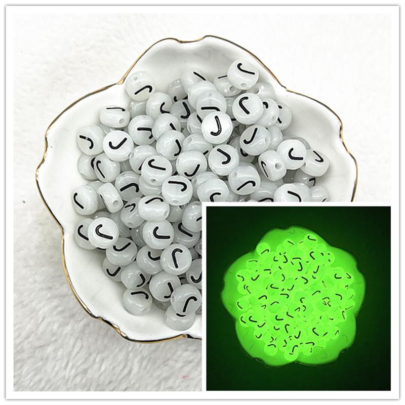 100 Stück 7x4mm A-Z Leuchtende Perlen Buchstabenperlen Acryl Abstandshalter Perlen Für Schmuckherstellung DIY Anhänger Armband