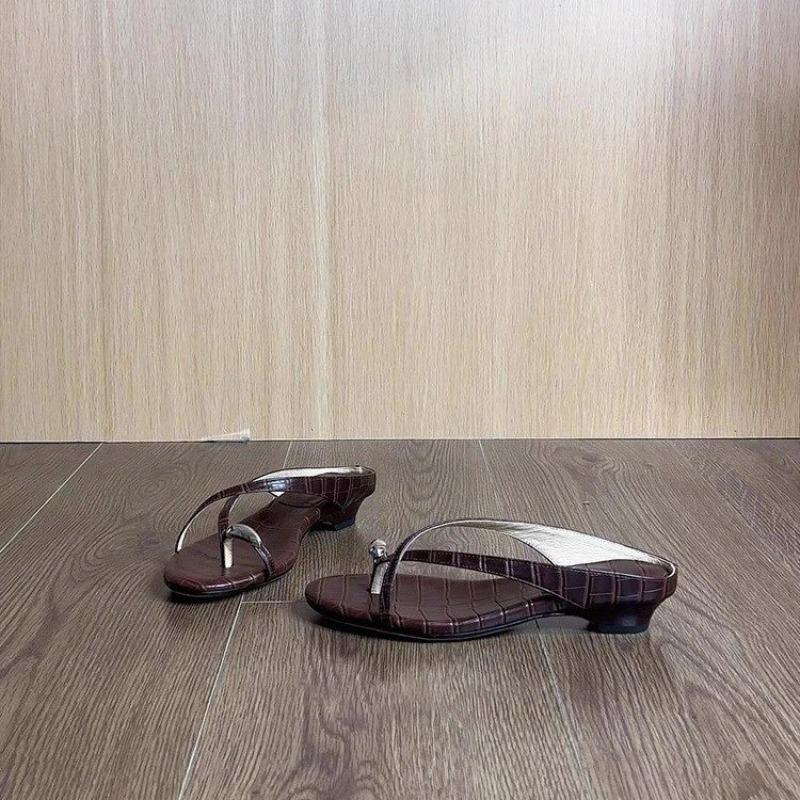 Fashion A Slip-on Low Heel Slippers Female Summer Wear 2025 New Style All Simple Fashion Comfortable Clip-toe Holiday Beach Slippers