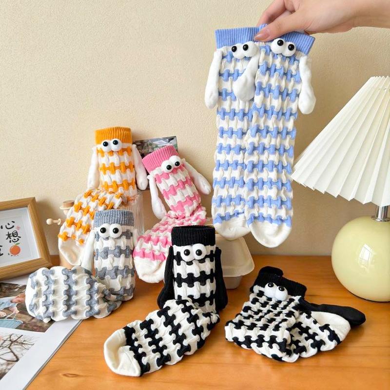 Creative Winter New Fun Magnet Big Eyes Holding Hands Couple Long Socks Dopamine Warm And Comfortable Long Socks Gifts