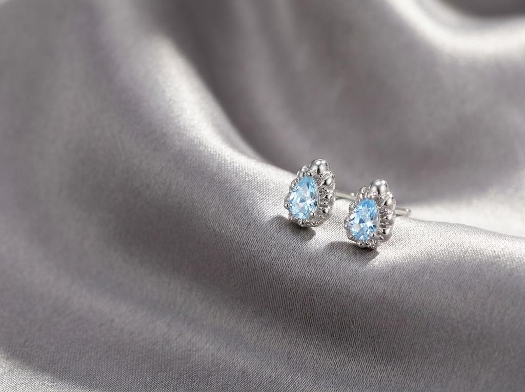 Blue zircon clear small stud earrings, unique and beautiful light luxury high-end earrings temperament s911 silver needle