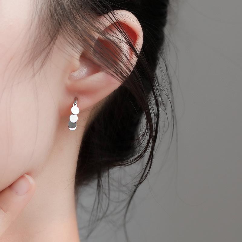 Design Stud Earrings Female Personality Japanese And Korean Temperament Cold Wind Earrings Creative Niche Curved Disc Fringed Earrings