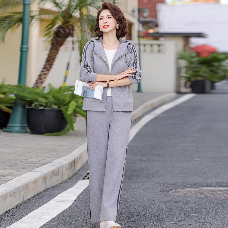 

Middle-Aged Women s Elegant Two-Piece Sportswear Set, Ideal for Ages 40-60 XL (95-110 lbs)