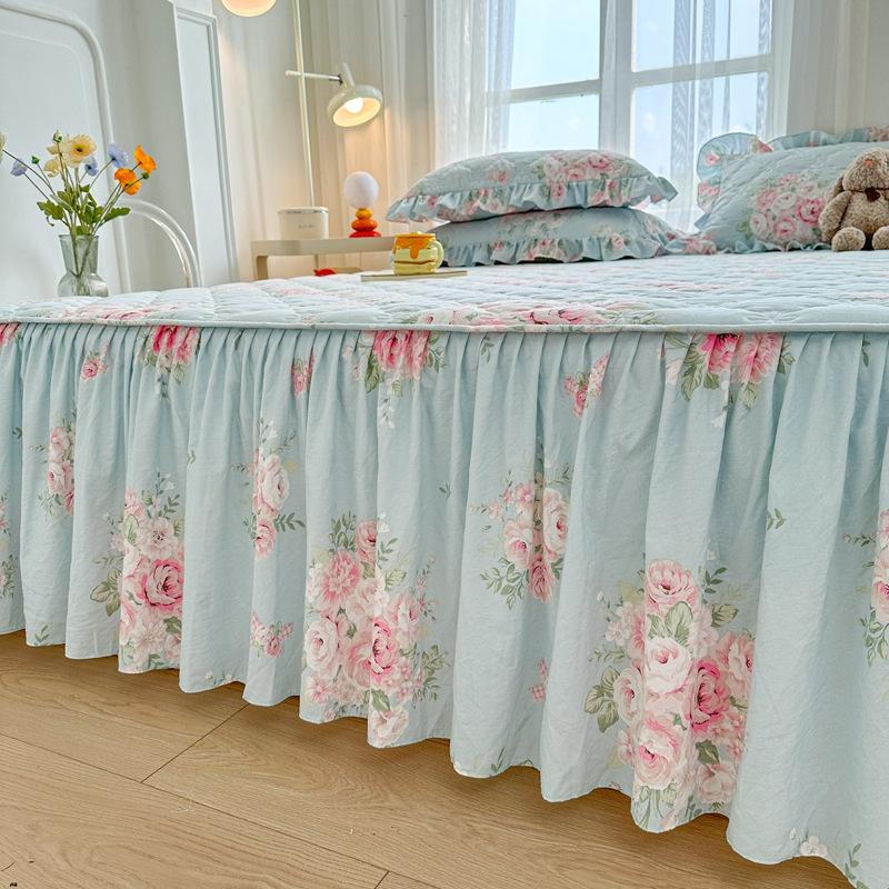 3-teiliges Bettrock-Set mit einfarbiger Spitzenverzierung Enthält (1 Bettrock + 2 Kissenbezüge) Ohne Kern. Die Matratzenhülle Schutzhülle