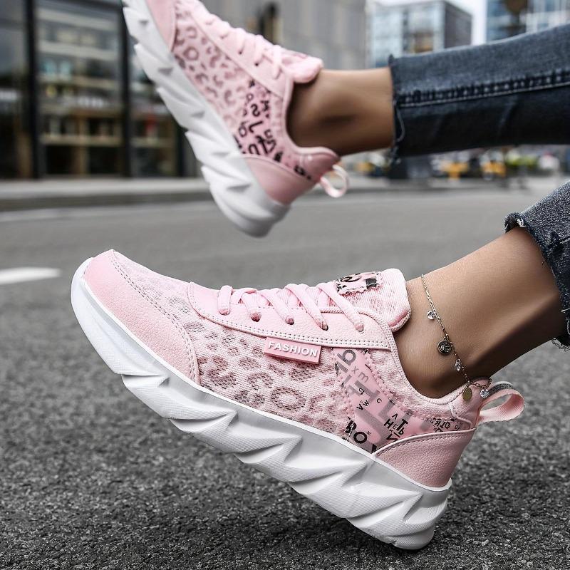 Zapatos deportivos con estampado de letras de malla para mujer, zapatillas bajas para correr con cordones transpirables y a la moda, zapatillas para caminar con absorción de impactos