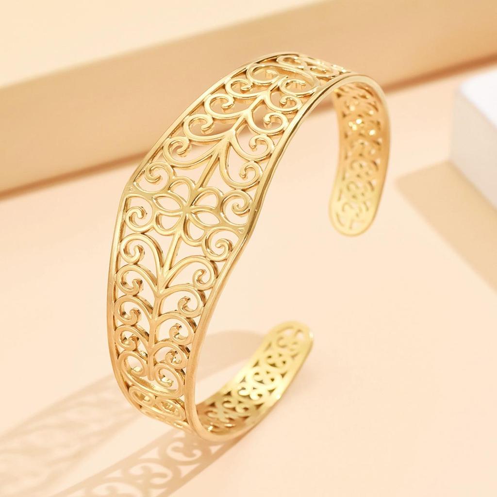 18K Gold-Plated Hollow Flower Cuff Bracelet for Women