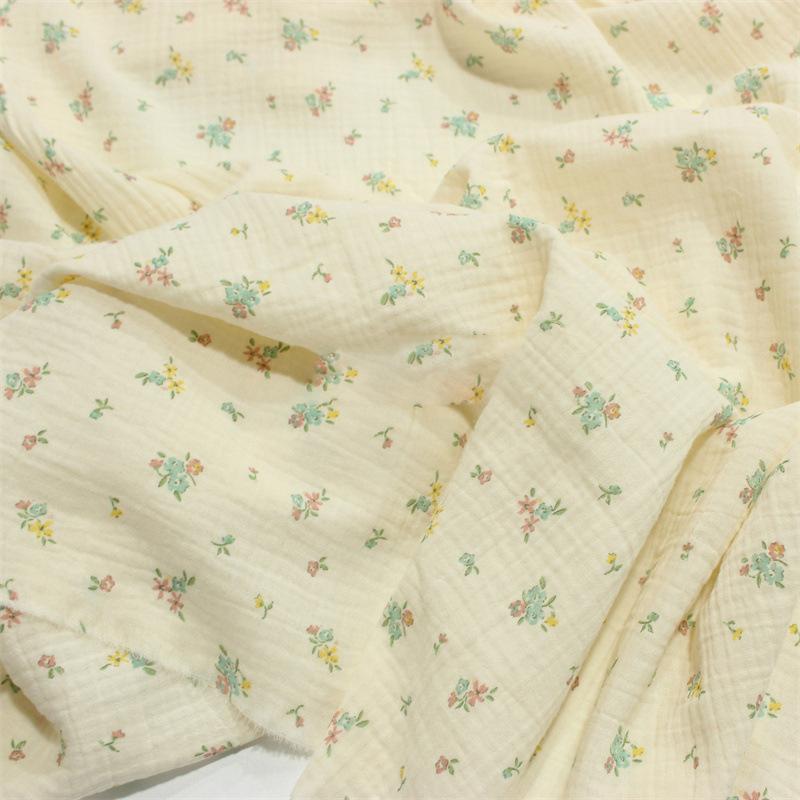 Reiner Baumwolle Weicher Doppellagiger Kreppstoff Kleinblumig Bedruckt zum Nähen von Pyjamas Hauskleidung Decken Handgemachte DIY Stoffe